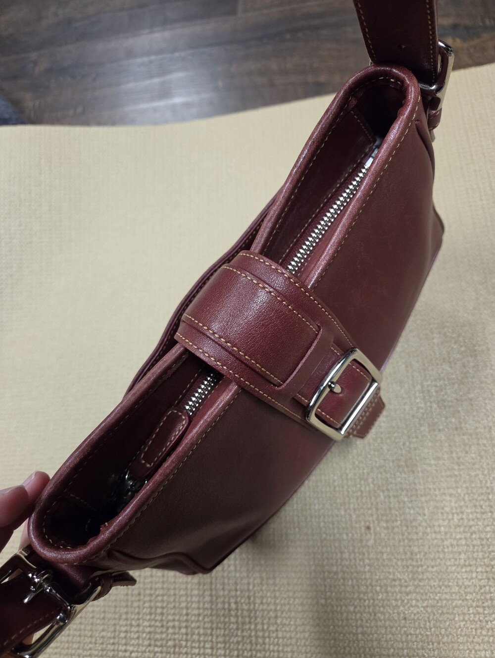 Vintage Y2K Coach Hamptons Soho Burgundy Leather Buckle Shoulder Bag Purse EUC - Picture 4 of 13